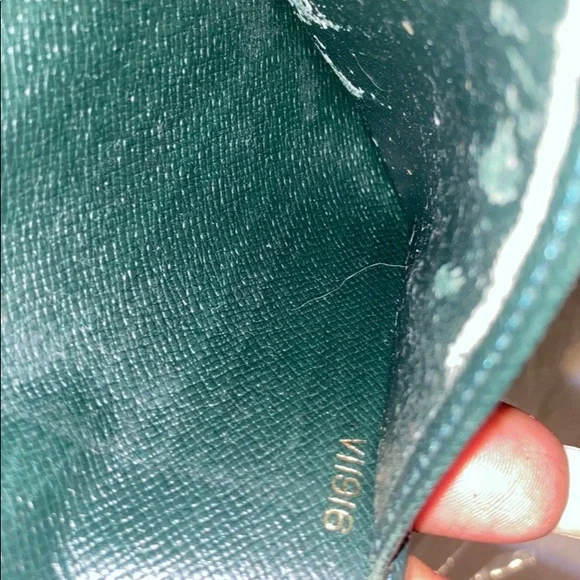 SOLDAuthentic Louis Vuitton Taiga Checkbook Holder - Picture 12 of 12